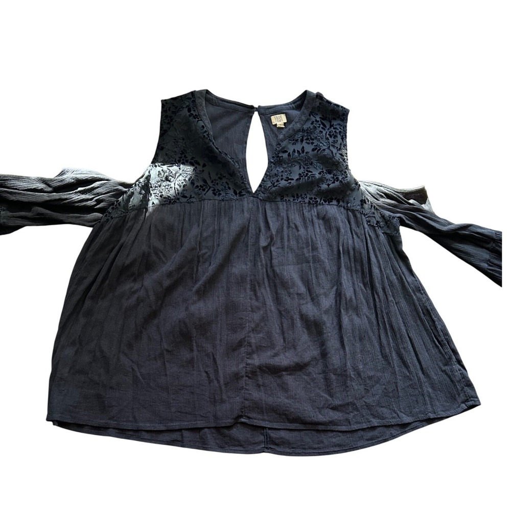 True Craft Women 2X Black Crinkle Gauze Velvet Burnout Cold Shoulder Bell Sleeve